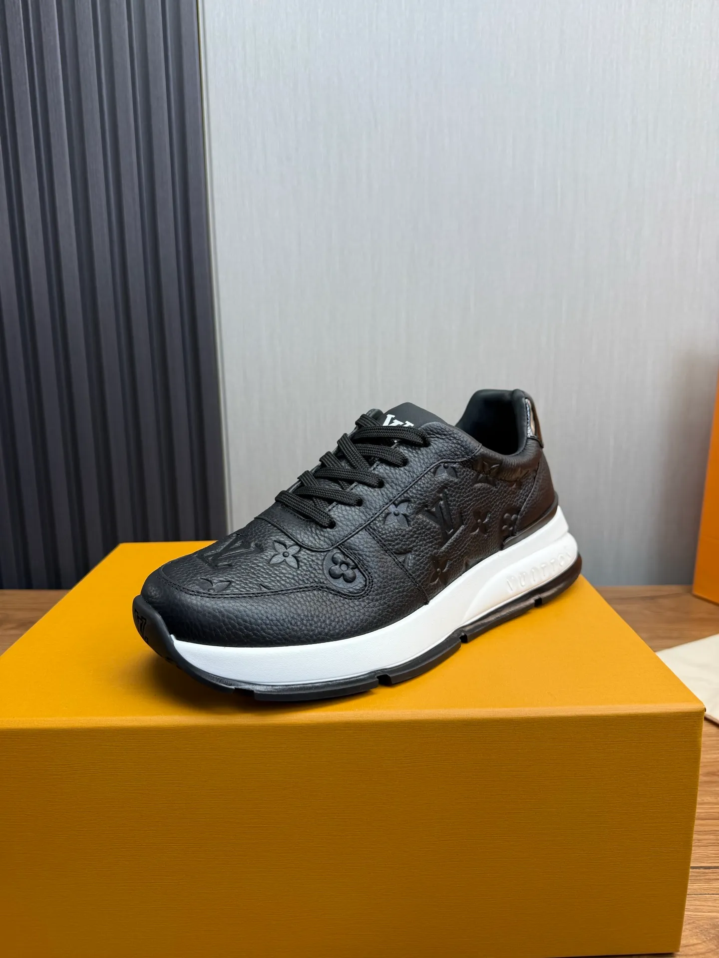 Men's men's shoes 💰840💰 LOUIS VUITTON [Luden Yiwei] The new trendy Lv is on the market 🎁, casual and fashionable men's shoes 👟Original 1:1 shipment✅ The upper is made of imported brand leather + cowhide lining, the original wear-resistant rubber outsole, the version is simple and elegant, exclusive for trendy men. 38-44 (customized at 38.45)